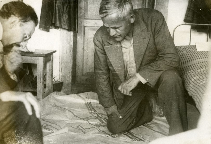 Проектирование большого Биробиджана. Профессор Ханнес Майер (справа). 1933 год Госархив ЕАО