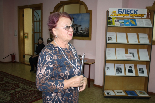 главный библиотекарь по работе с детьми и юношеством ЦДЮК Светлана Борисова , Фото с места события собственное