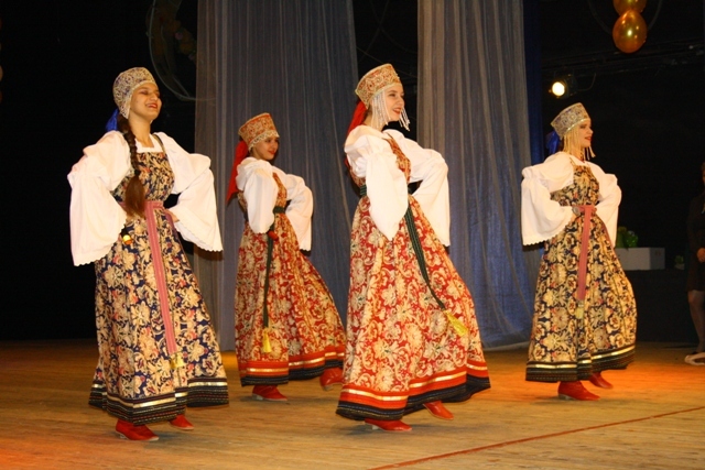 Награжденные "Младушки" пустились в пляс, Фото с места события собственное