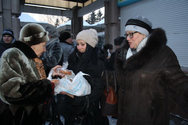 Традиционные еврейские угощения - пончики, Фото с места события собственное