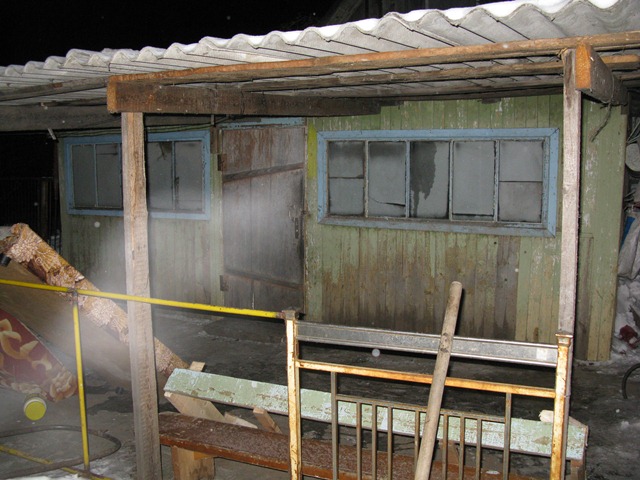 Трое малышей задохнулись угарным газом, Фото с места события из других источников