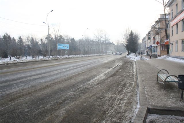 Подозрительный предмет на центральной улице Биробиджана стал причиной перекрытия дороги, Фото с места события собственное