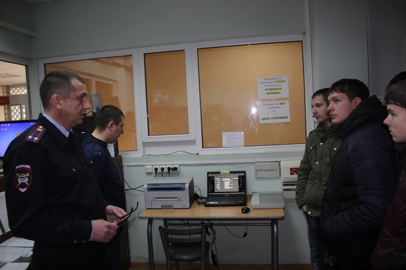 Кратковременную стажировку прошли биробиджанские студенты в областной ГИБДД, Фото с места события из других источников