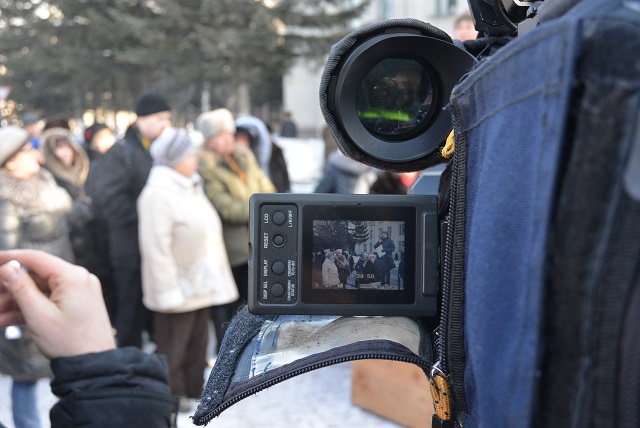 Митингующие были под прицелом множества камер, Фото с места события собственное