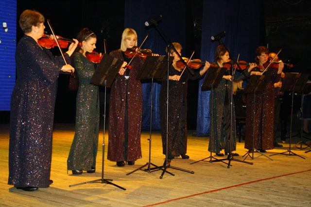 Ансамбль скрипачей, Фото с места события собственное