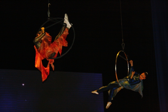 Воздушные гимнастки, Фото с места события собственное