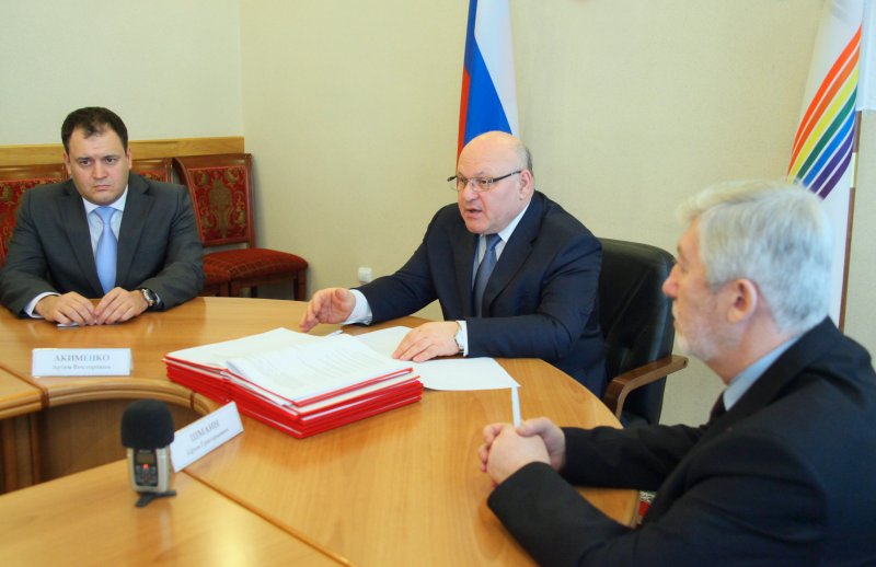 Подписание Соглашения между органами власти, профсоюзами и работодателями ЕАО, Фото с места события из других источников