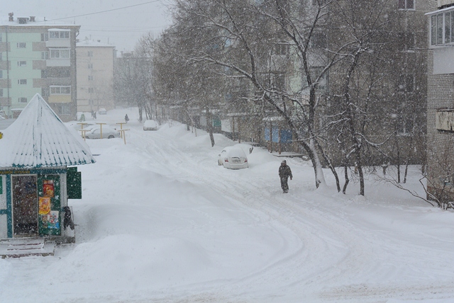 Двор в спальном районе Биробиджана, Фото с места события собственное