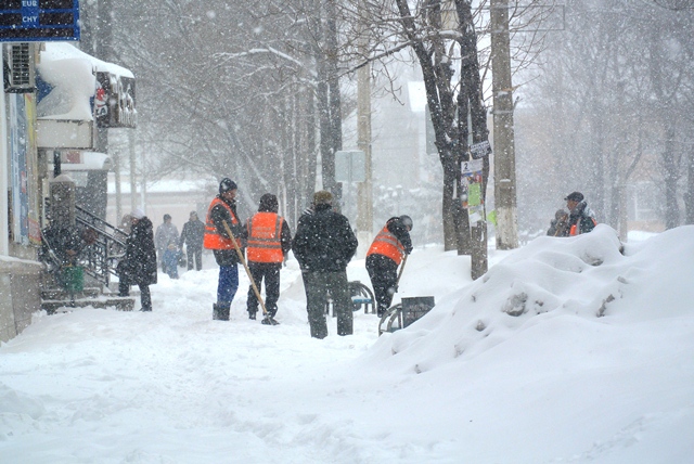 Расчистка остановок, Фото с места события собственное