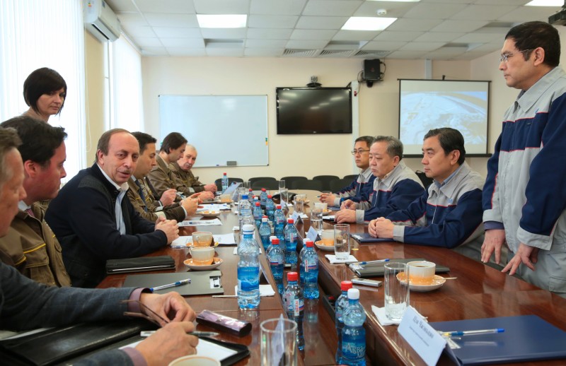 Китайские подрядчики заверили в соблюдении сроков сдачи объекта, Фото с места события из других источников