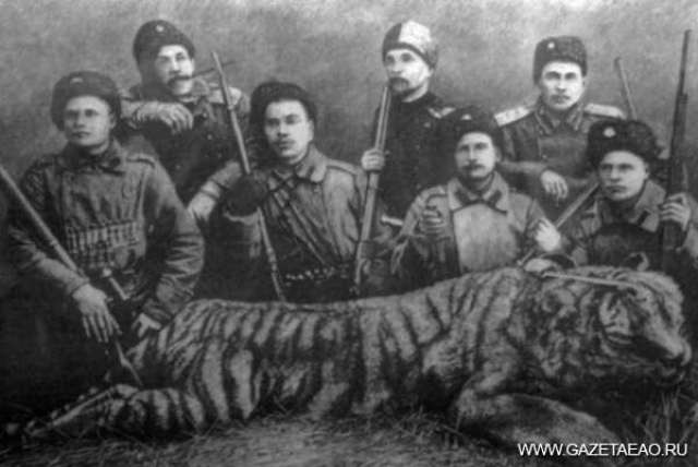 Казаки Нижне-Михайловского , Фото с места события из других источников