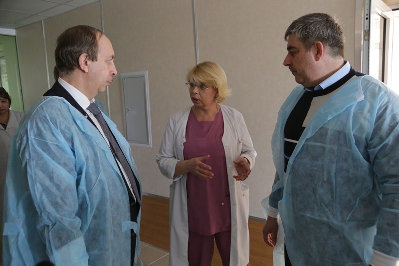 Врио губернатора Александр Левинталь поставил диагноз "больному" здравоохранению ЕАО, Фото с места события из других источников