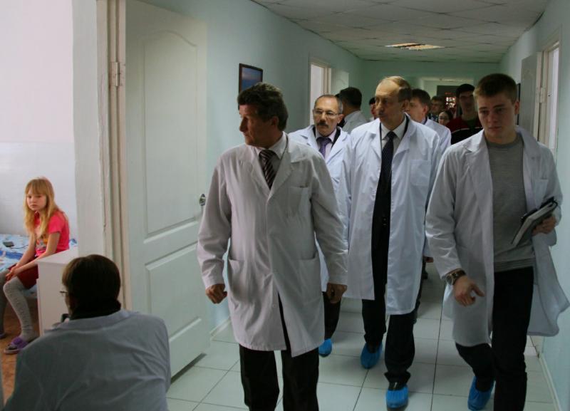 Один из объектов рабочей поездки - центральная районная больница, Фото с места события из других источников