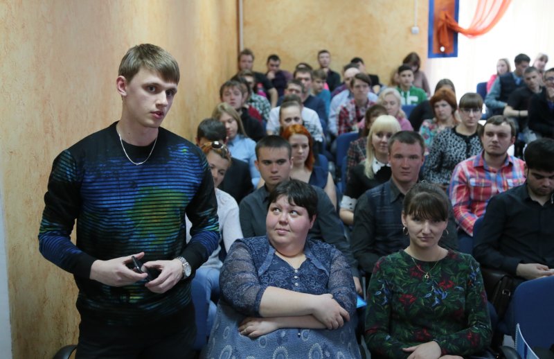 Встреча Александра Левинталя с молодежью, Фото с места события из других источников