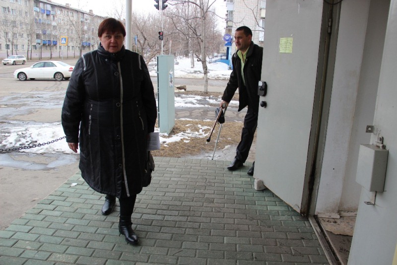 Наличие льготных лекарств в аптеках проверили фронтовики Биробиджана, Фото с места события из других источников