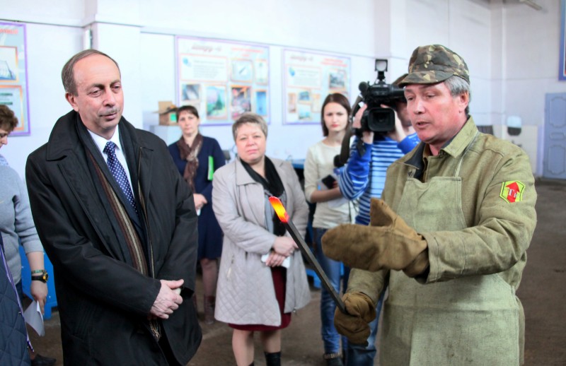 Врио главы региона побывал в медицинском колледже и политехническом техникуме Биробиджана, Фото с места события из других источников