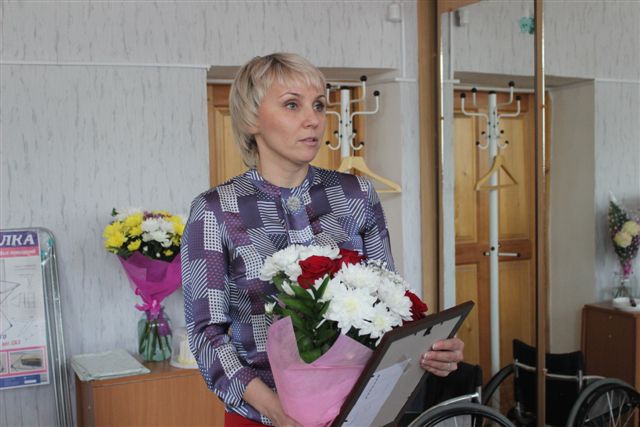 Зам. главы мэрии Мария Ковтун привезла высшую муниципальную награду, Фото с места события собственное