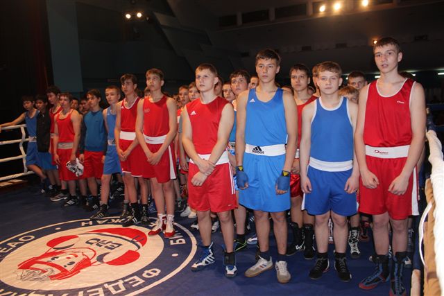 Первенство ДФО по боксу среди юношей 2001-2002 гг. р. стартовало в Биробиджане, Фото с места события собственное