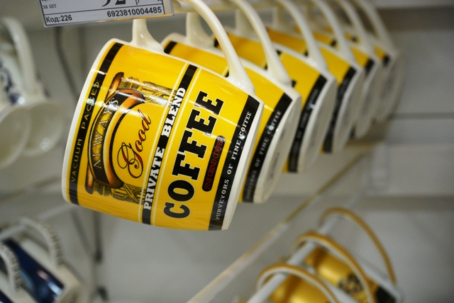 Супермаркет "Центр посуды" предлагает широкий ассортимент товаров, Фото с места события собственное