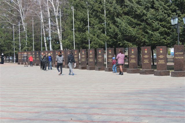 Завершилось строительство Аллеи Героев в Биробиджане, Фото с места события собственное
