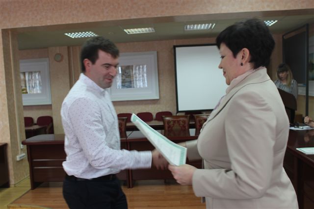 Управляющие компании получили лицензии на право управлять многоквартирными домами, Фото с места события собственное