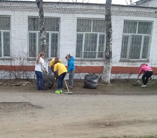 Участники акции за работой, Фото с места события из других источников
