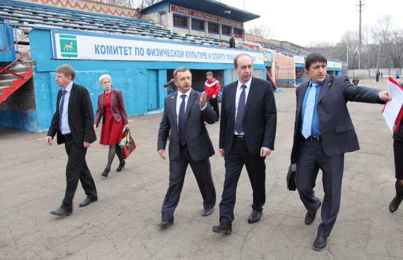 Стадиону "Дальсельмаш" требуется ремонт, Фото с места события из других источников