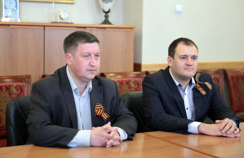 Андрей Беляев и Артём Акименко, Фото с места события из других источников