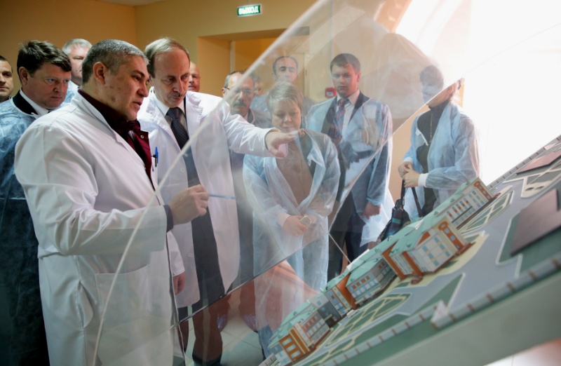 Современное лечебное учреждение возводилось достаточно быстрыми темпами, Фото с места события из других источников