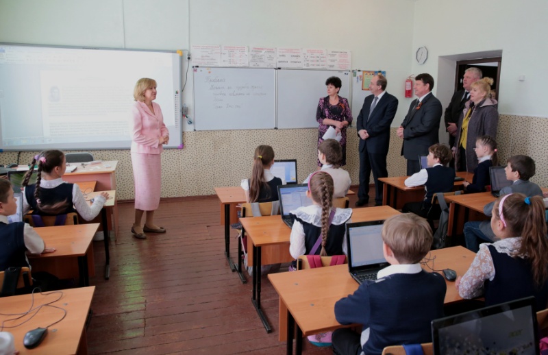 Александр Левинталь посетил социальные объекты Облучья, Фото с места события из других источников