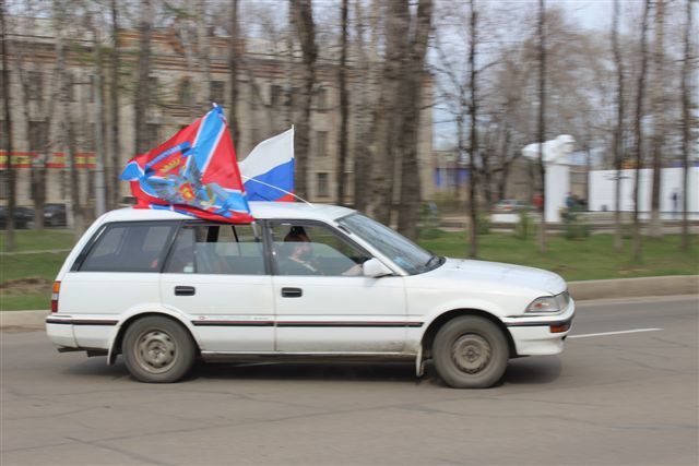 Маршрут автопробега пролегал по улицам города, Фото с места события собственное