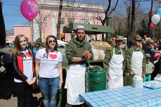 "Победной" солдатской кашей накормили биробиджанцев и гостей столицы ЕАО, Фото с места события собственное