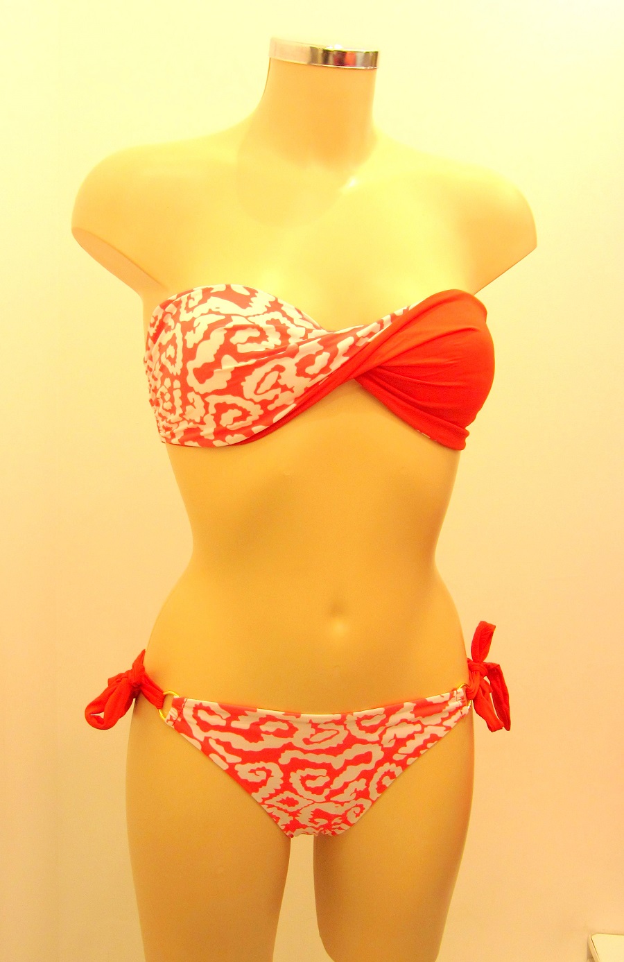 Модель купальника 1830 рублей