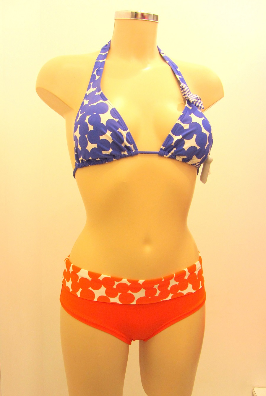 Модель купальника купальный бюст 730 руб. - плавки 540 руб.