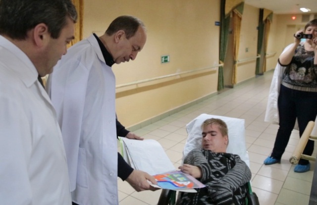Врио губернатора ЕАО пообщался с подопечными соцучреждений