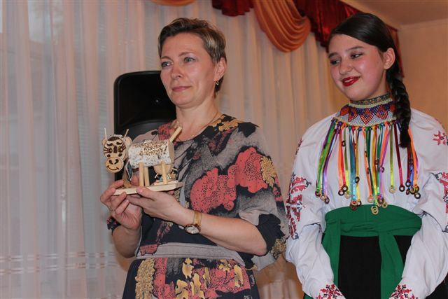 Преподаватель ДМШ Анастасия Ермакова подарила сувенир со смыслом