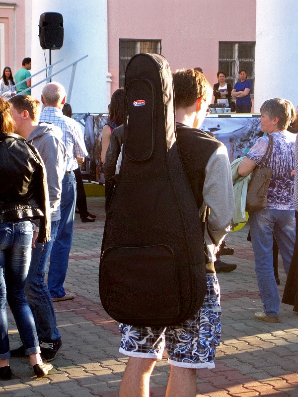 Наличие своего инструмента - не повод отказаться от просмотра выступлений других артистов