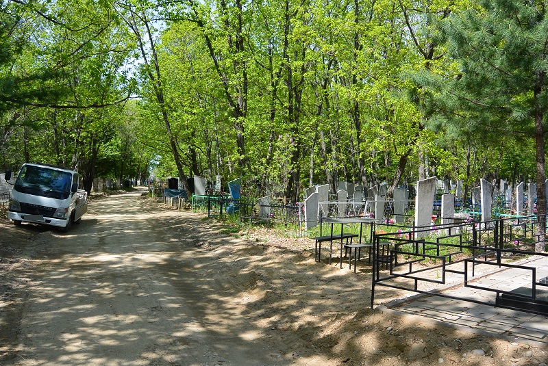 Рыть могилы на дорогах кладбища Биробиджана требуют родные усопших – ритуальные фирмы