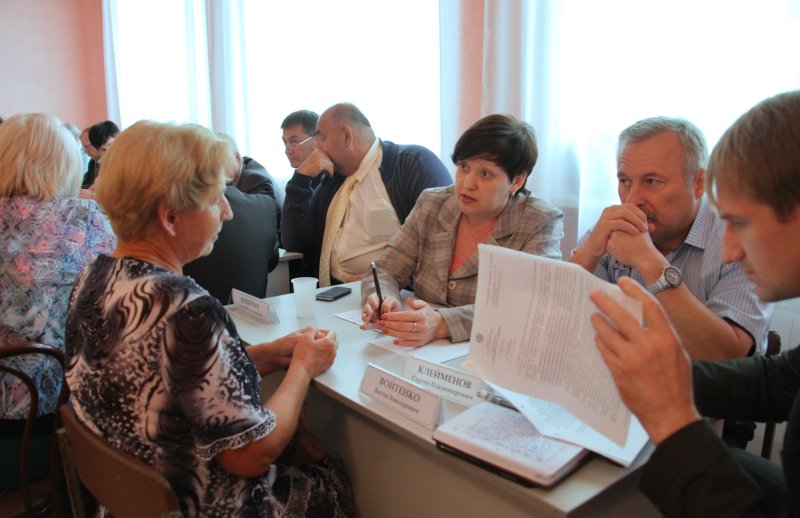 Прием вели руководители управлений правительства области
