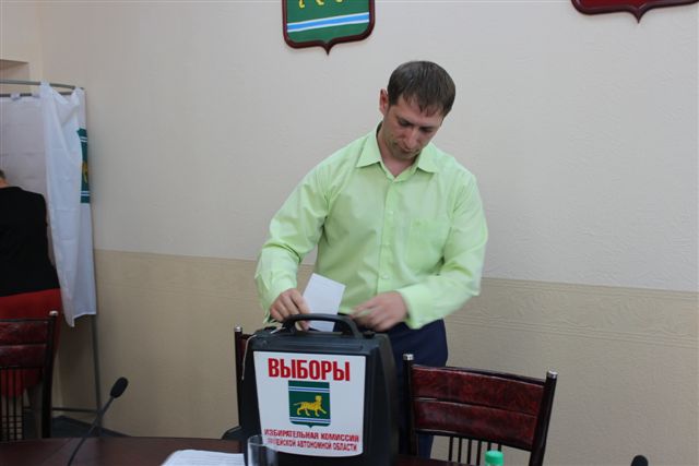Голосуют депутаты 