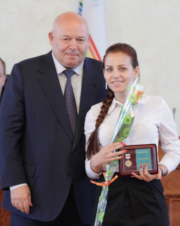 Торжественное вручение медалей выпускникам состоялось в ЕАО 