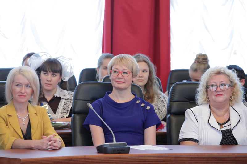 Торжественное вручение медалей выпускникам состоялось в ЕАО 