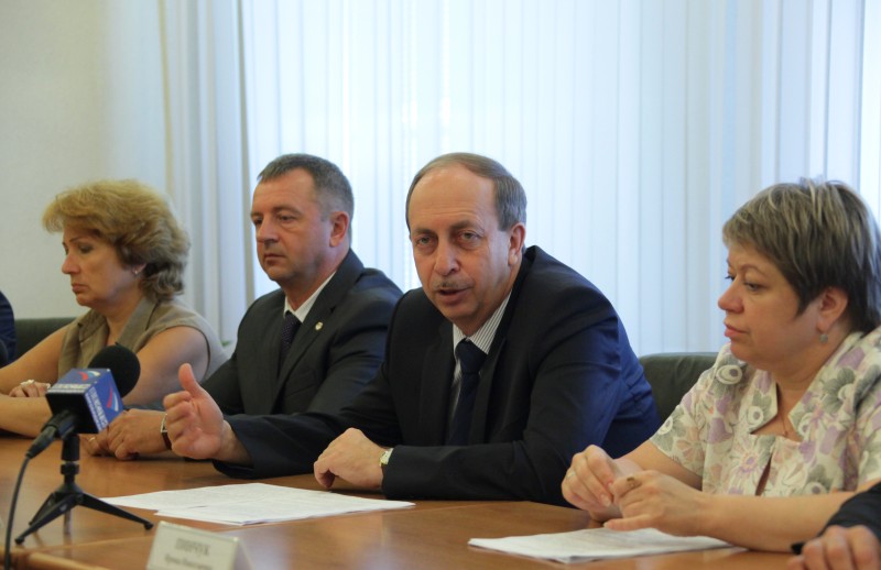 Награды лауреатам спортивного года вручил врио главы ЕАО Александр Левинталь 