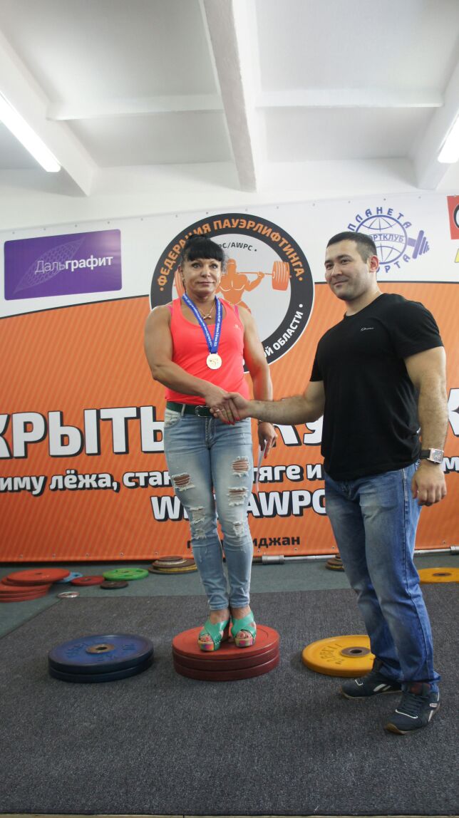 Более 70-ти спортсменов приняли участие в открытом Кубке ЕАО по силовому троеборью
