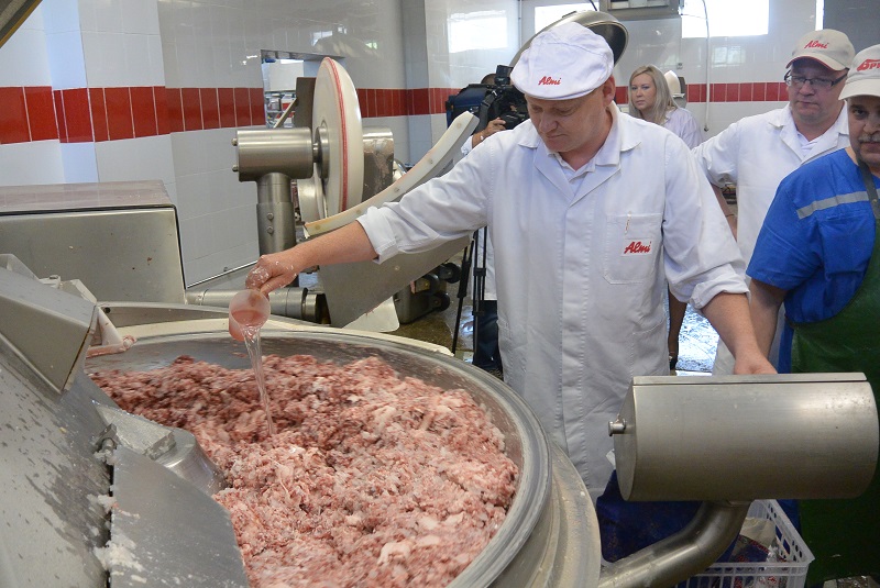 Ассортимент колбас и мясных деликатесов расширяет торговый дом "Бридер" в Биробиджане