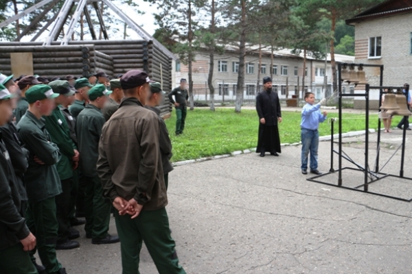 Юный звонарь "зажег" на глазах у особой аудитории