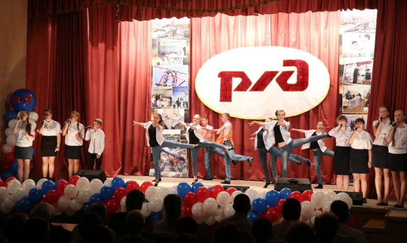 Концертная программа ко Дню железнодорожника в Облучье 
