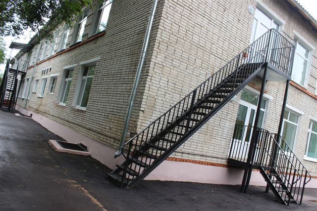 Здание оборудовали дополнительными выходами