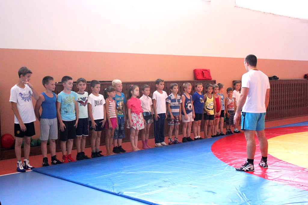 Зарядка со стражами порядка