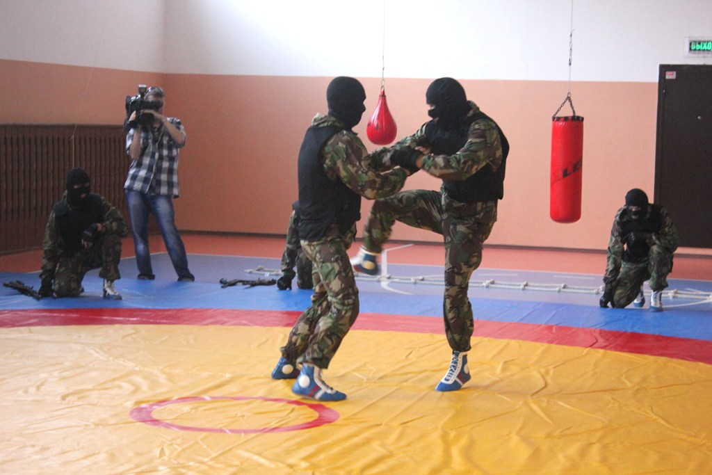  Показательное выступление бойцов ОМОН